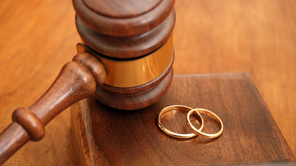 贵州六盘水“双宴”事件引热议，婚姻中的“忠诚协议”法院为什么一律不认？律师解析
