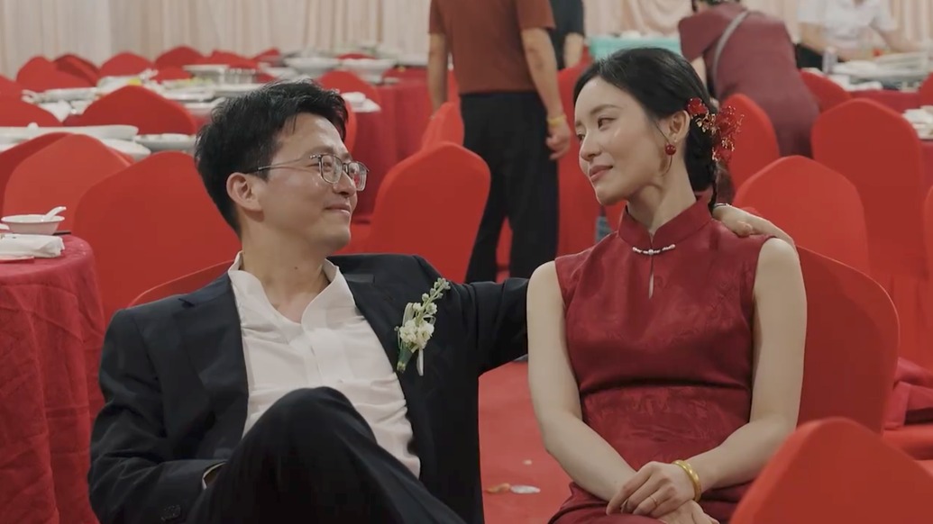 启东老宅婚礼“深情对视”视频刷屏，新郎回应：不是摆拍，相爱的人都差不多