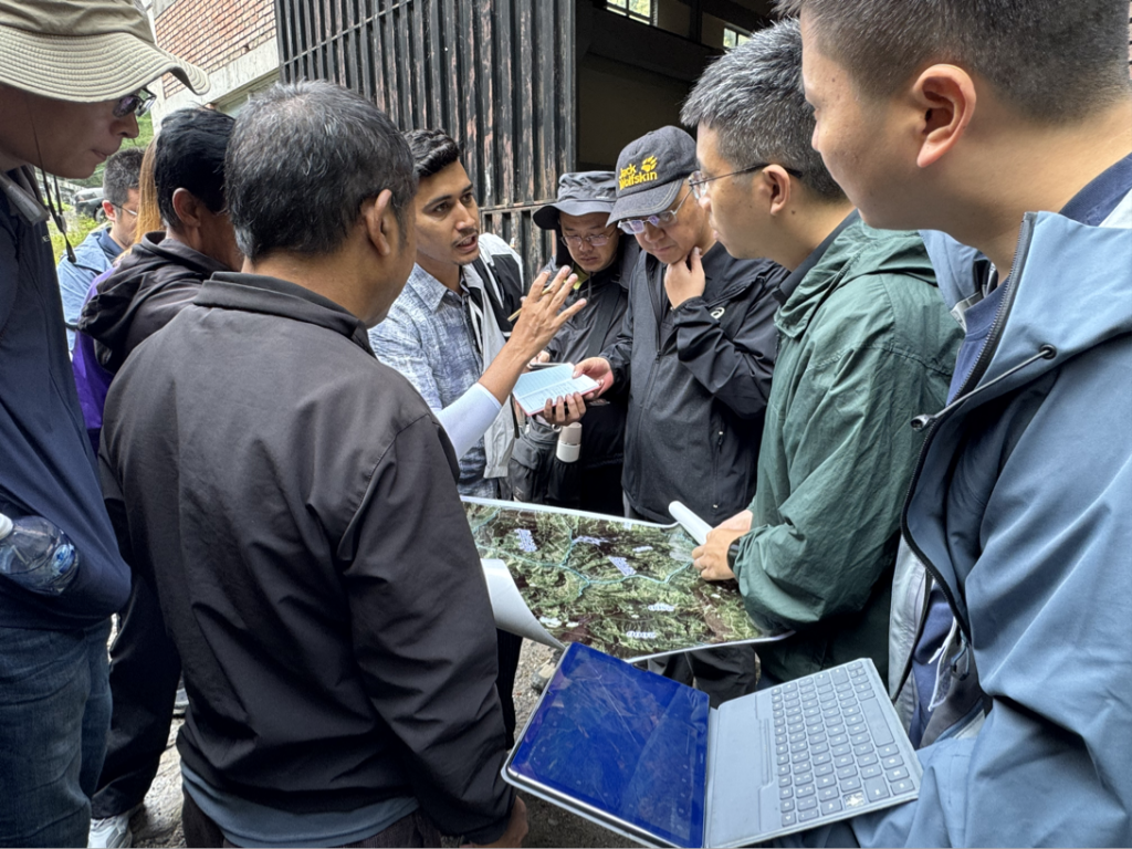 冰崩之下，中尼跨境通路要怎么选？专访中科院成都山地所所长康世昌