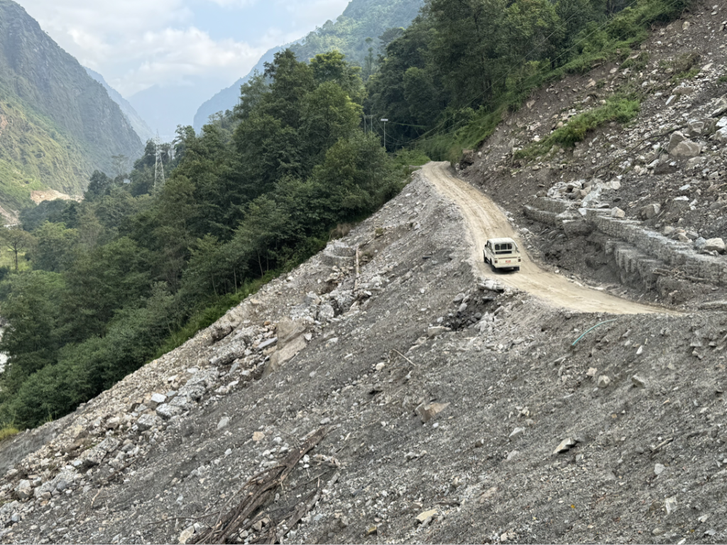 冰崩之下，中尼跨境通路要怎么选？专访中科院成都山地所所长康世昌
