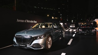 奔驰在上海时装周把140年设计史铺成了一条街