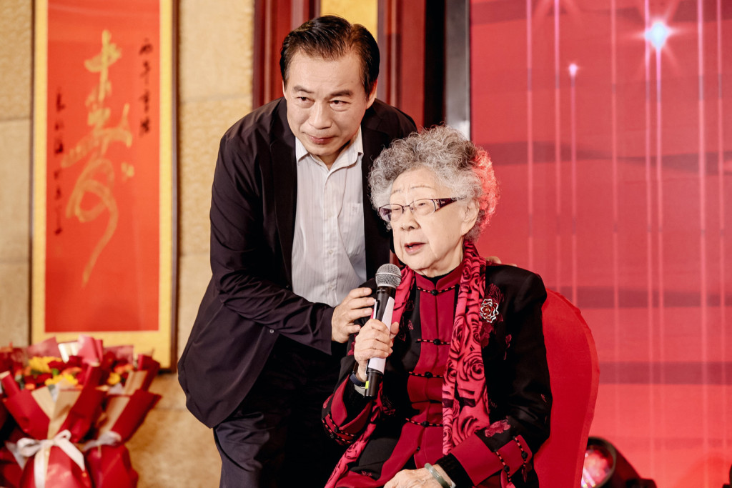 张勇手、李明启等老艺术家出席“重阳节百花敬老活动”