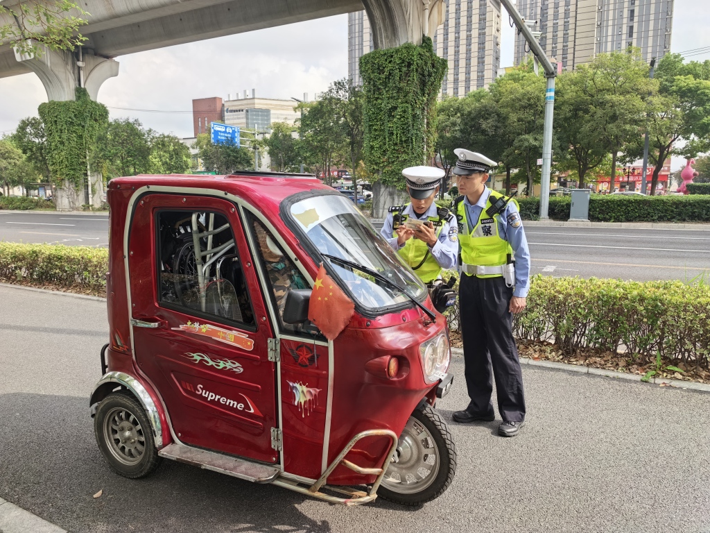 上海公安启动专项行动，严厉整治机动车违法变道、疲劳驾驶等行为