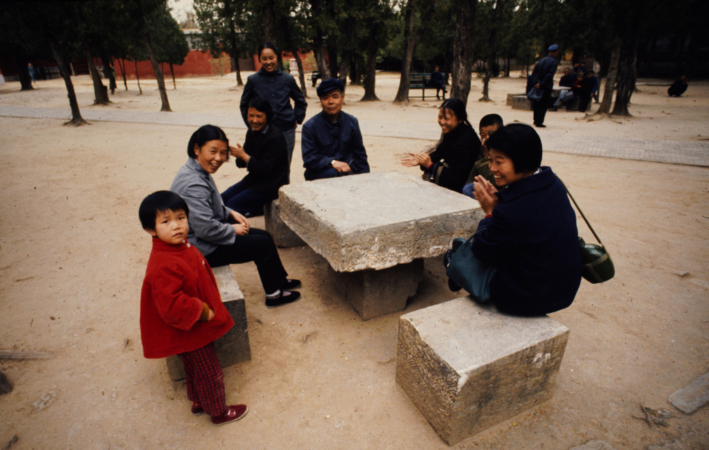 “东亚小孩”为什么这么被对待,全在妈妈的故事里了|涟漪效应