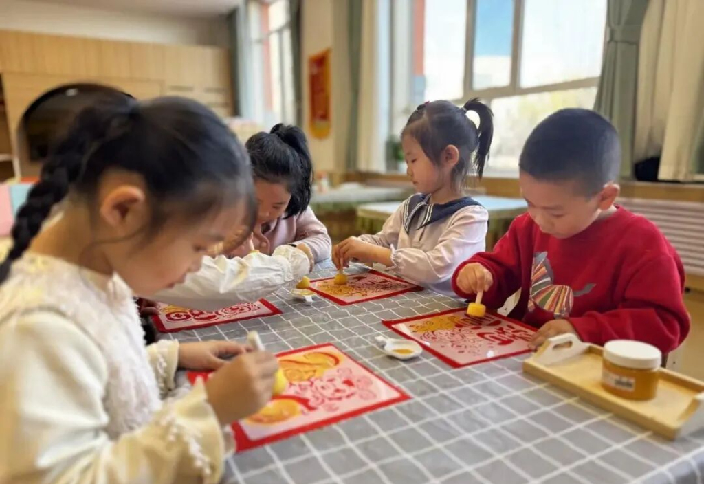 准格尔的“育儿解法”:家门口建起托辅圈,专业的事要专业的人做