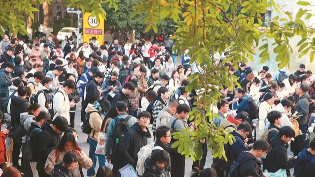国考报名时间过半,部分热门岗位报录比超2800:1