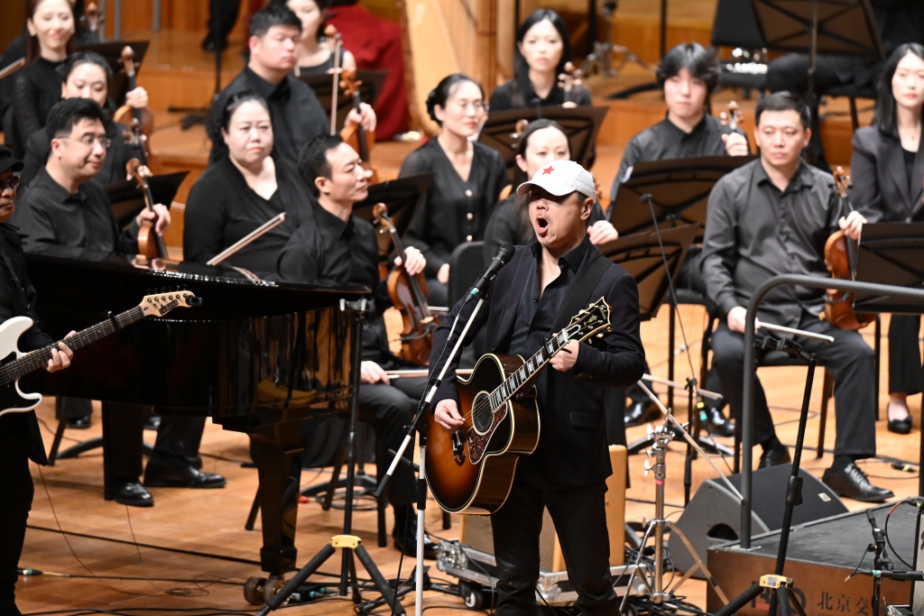 燃爆全场!崔健为北京国际音乐节收官,姜文也来了现场