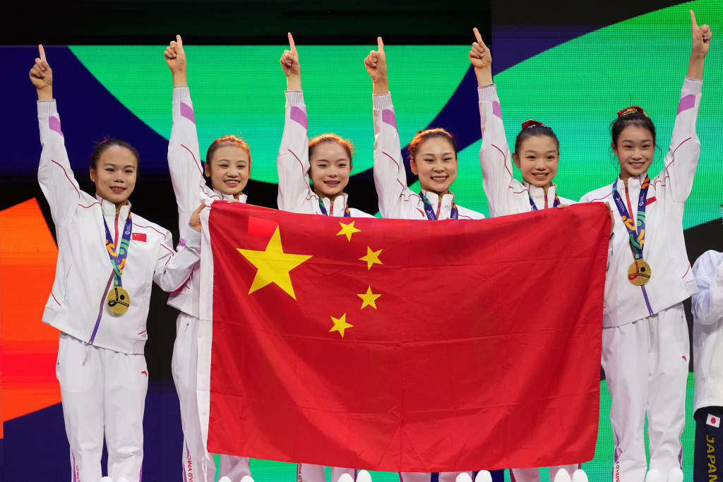 中国体操女队敢拼才会赢!世锦赛夺金背后,是坚持与热爱