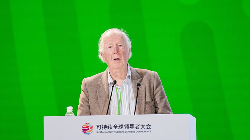 剑桥“萌爷爷”麦克法兰：最大的危险不是AI变成人，而是人类把自己活成机器
