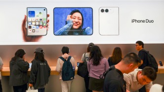 直播丨iPhone Duo上市首日：上手体验如何？直击提货现场