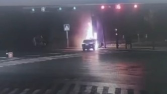 三问“问界汽车在神木碰撞起火事故”：撞击瞬间时速是多少？AEB是否启动？起火是否太快？
