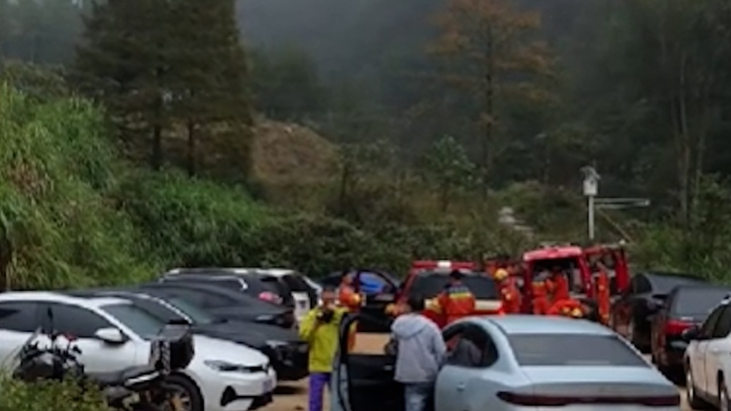 广东潮州30岁男子在江西武功山徒步失联多日，手机关机背橙色背包