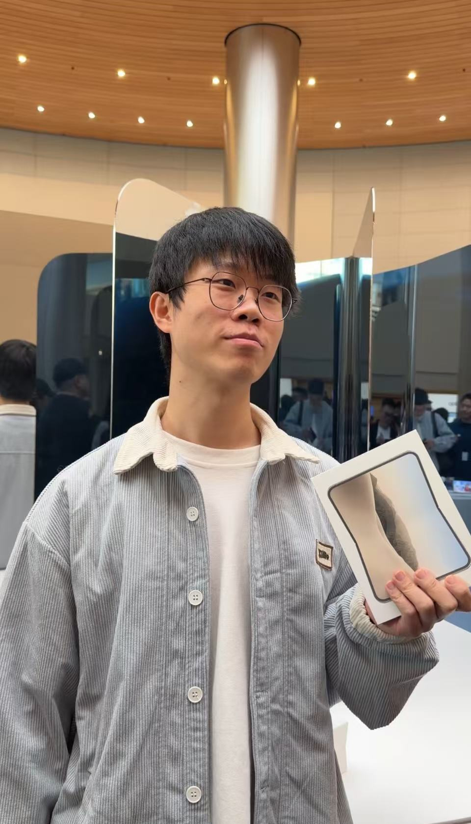 iPhone Duo正式开售:货源供应好于预期,溢价已“腰斩”至2000元
