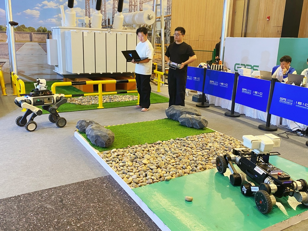全球开发者先锋大会在沪开幕，打造了2000㎡具身智能实景实训空间