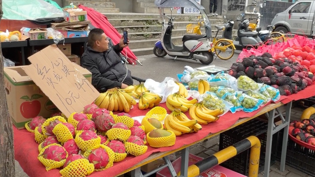 西安“阿达西”附近水果店老板改账号名开启直播