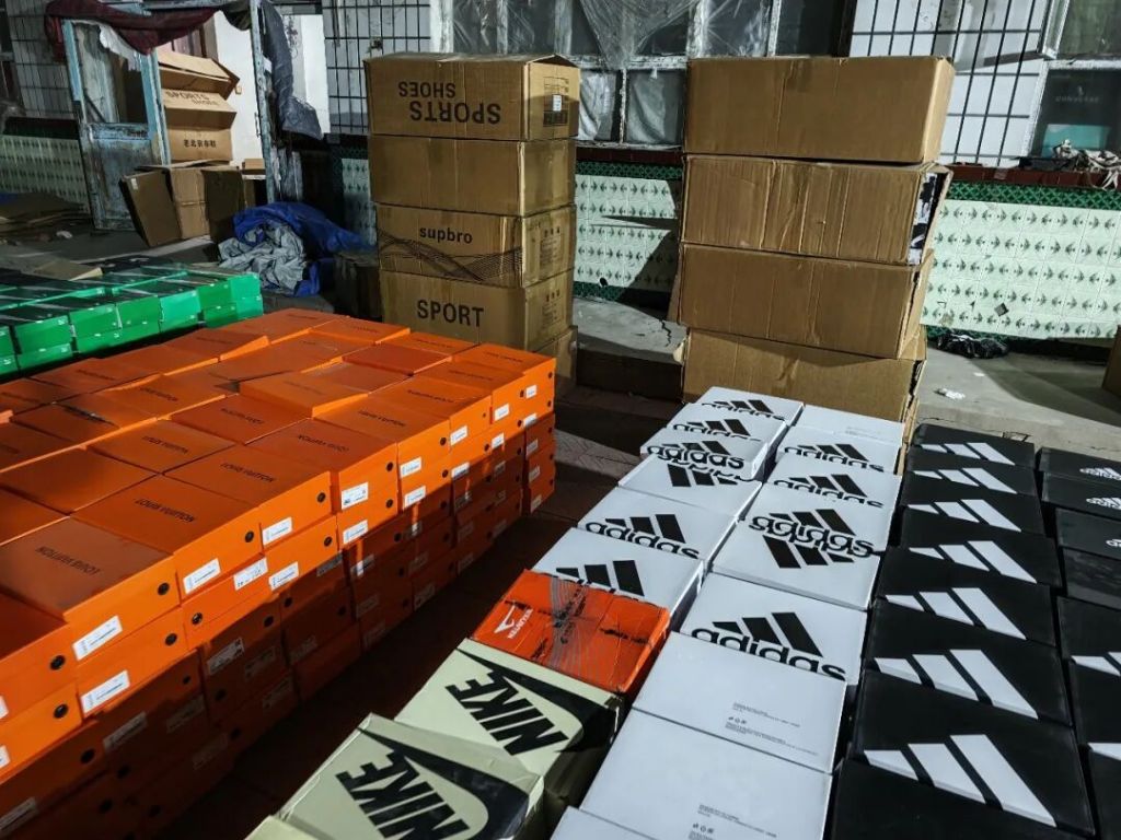 甘肃临夏警方破获跨省销售假冒注册商标商品案,抓获10名涉案人