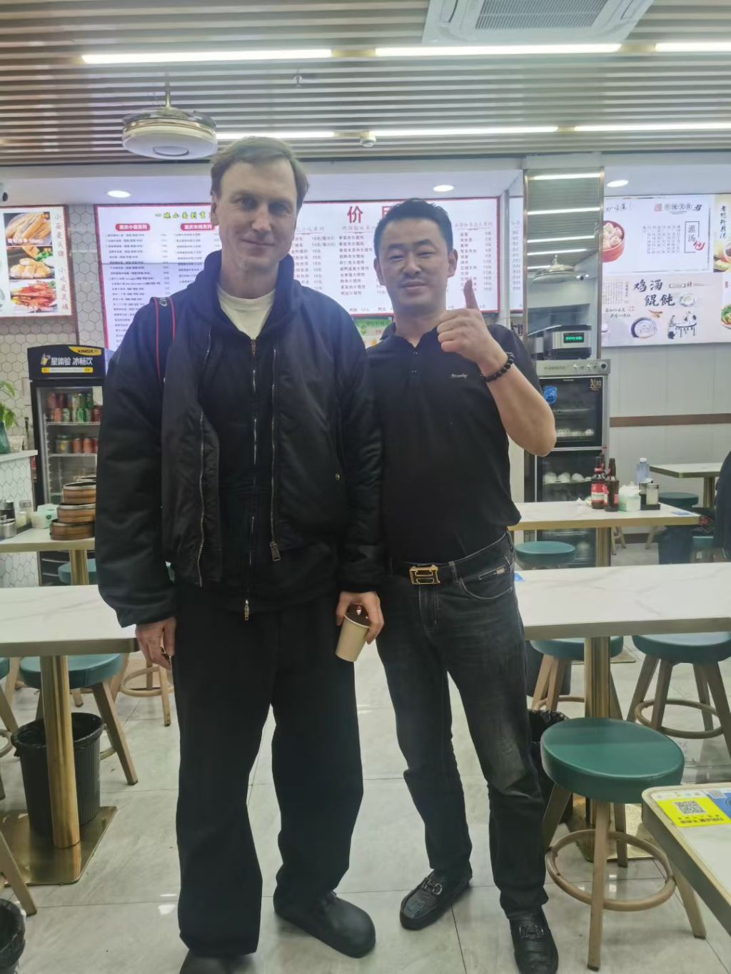 剧院边上开汤包店的汪老板又收到了欧洲顶流导演的招待票