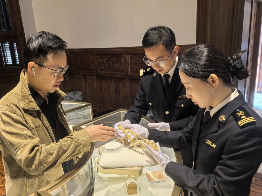 上海海关进博直通车再开“新列”,保税仓库直通展区最快仅需35分钟