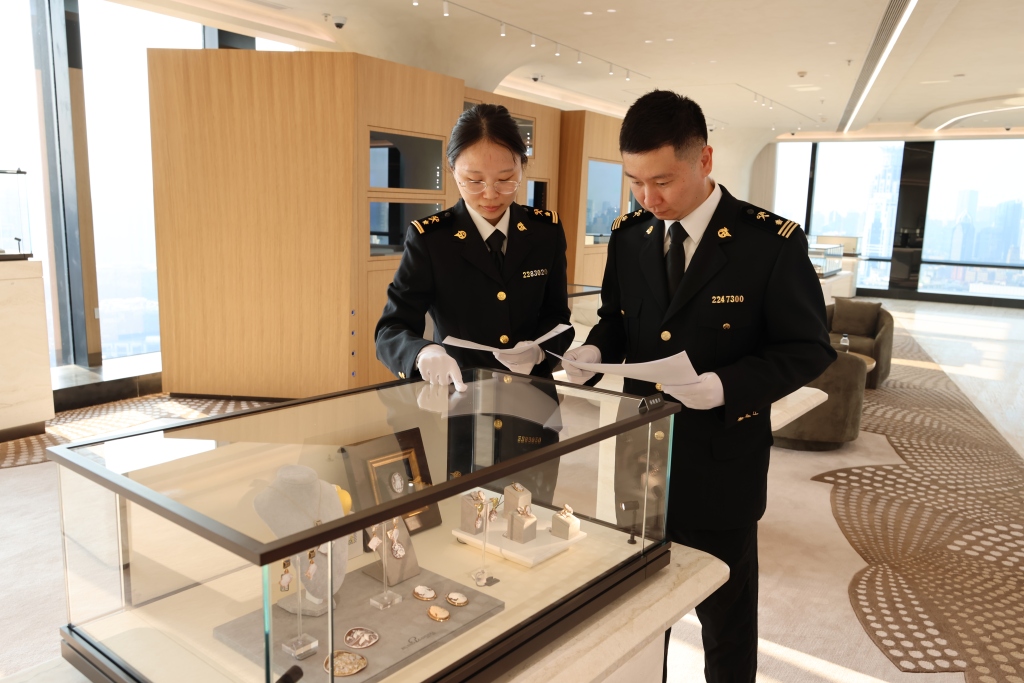 展品从上海市中心直达进博场馆，进博溢出效应何以最大化？