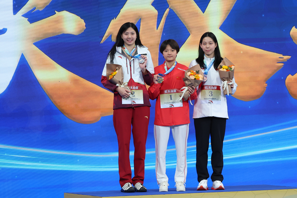 一项亚洲纪录、三项全国青年纪录,水立方迎来短池纪录之夜