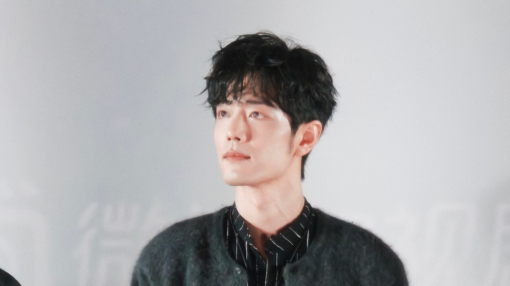 来听肖战清唱《小城良方》主题曲《轻轻》