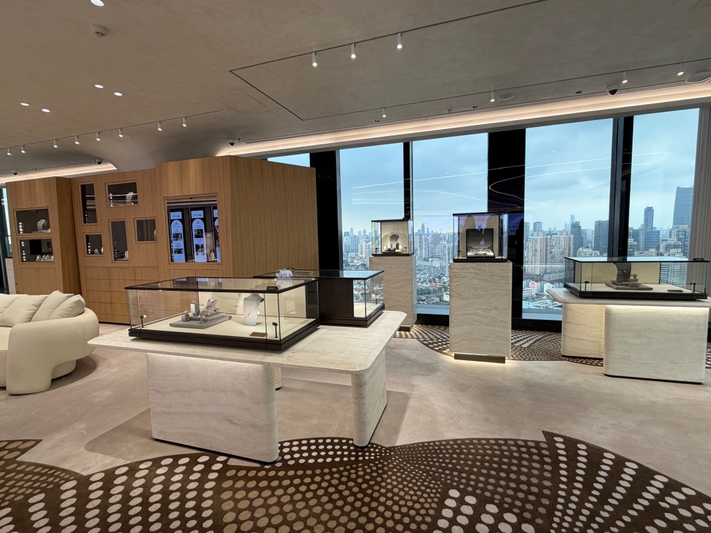 第九届进博会开幕在即，高端珠宝展品为何提前亮相外滩？