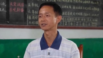 央视关注支教老师邹志鹏：零薪资坚持二十载，“希望自己活成一道光”