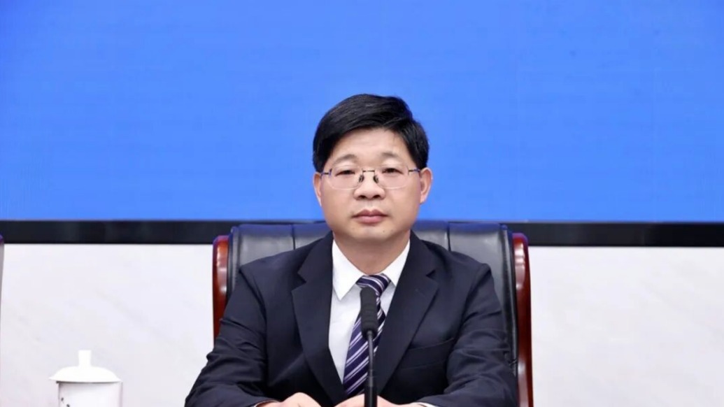 徐雄当选安庆市市长