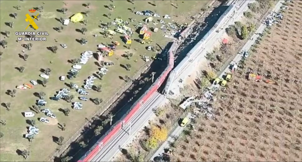 第1现场|西班牙再发列车相撞惨剧:已致50死,事故或因人为失误