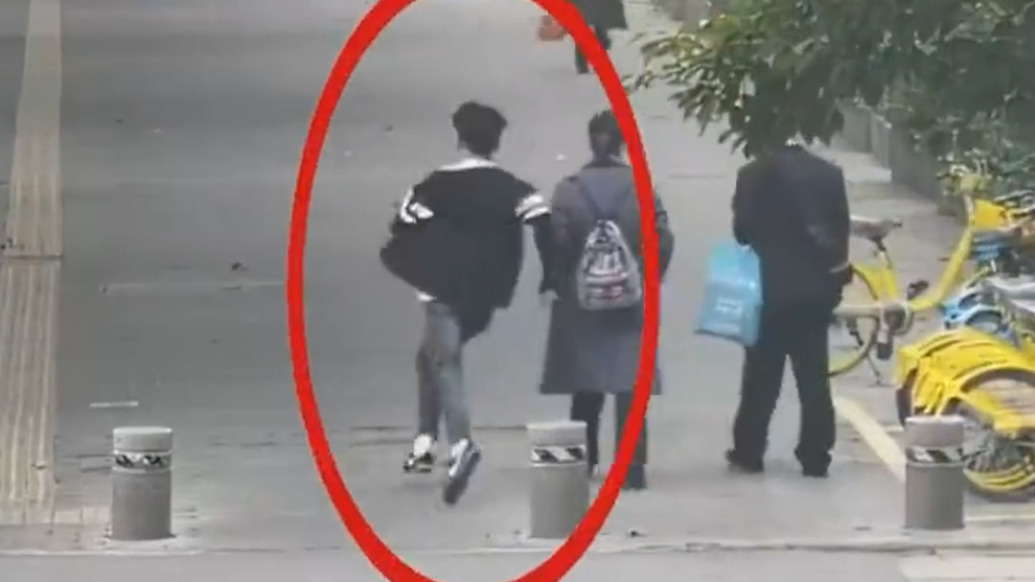 抓捕现场,西安这名热心小哥借出电动车“丝滑”助攻