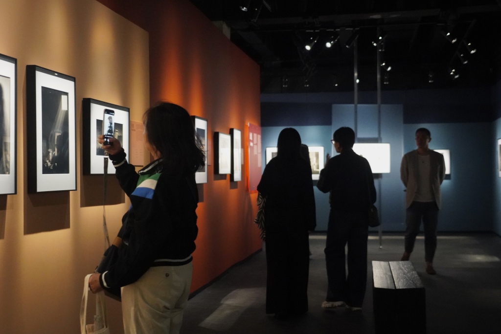 看展览|摄影里的视觉秩序:中国香港何藩沙龙一代与德国康迪达·赫弗的对话