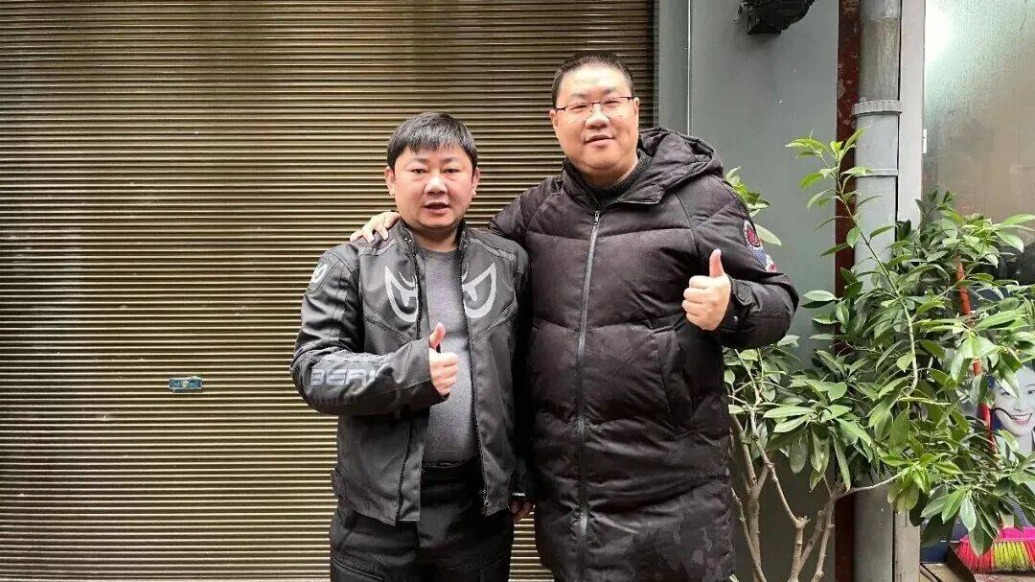 从“易老师”到“小易”,称呼变化引发猜测,张雪回应:大家解读过头了,我们相互之间很随和