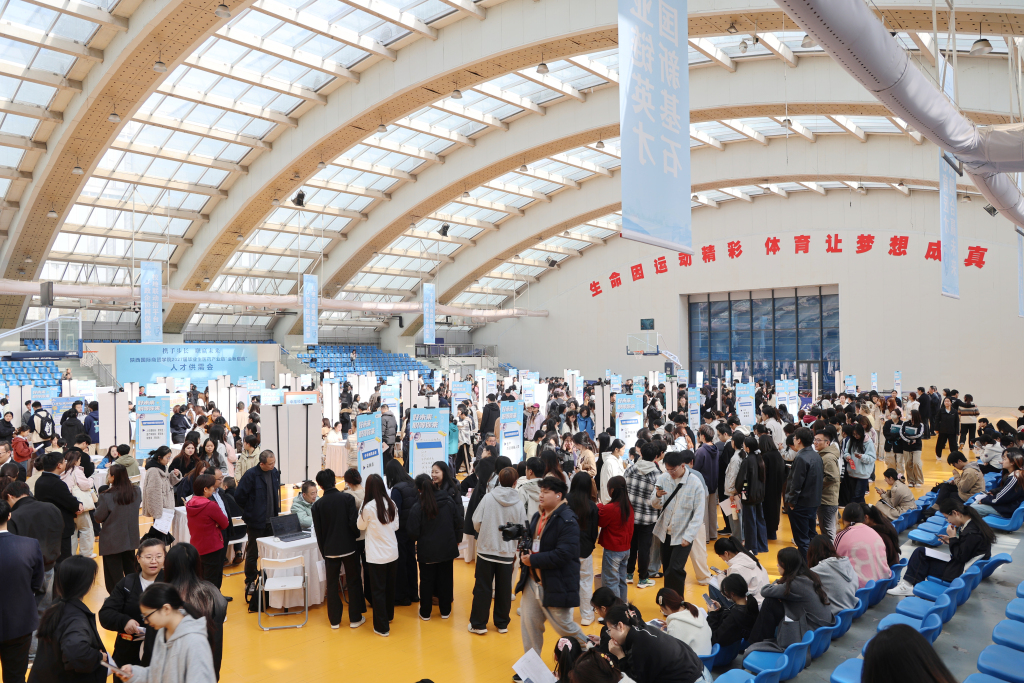 陕西国际商贸学院2027届毕业生医药产业链“金秋启航”人才供需会隆重举行