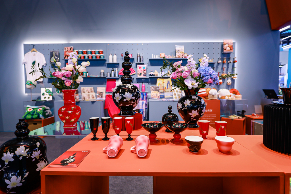 在“城市脉动文创展”上,大学生们为上海设计了怎样的文创IP