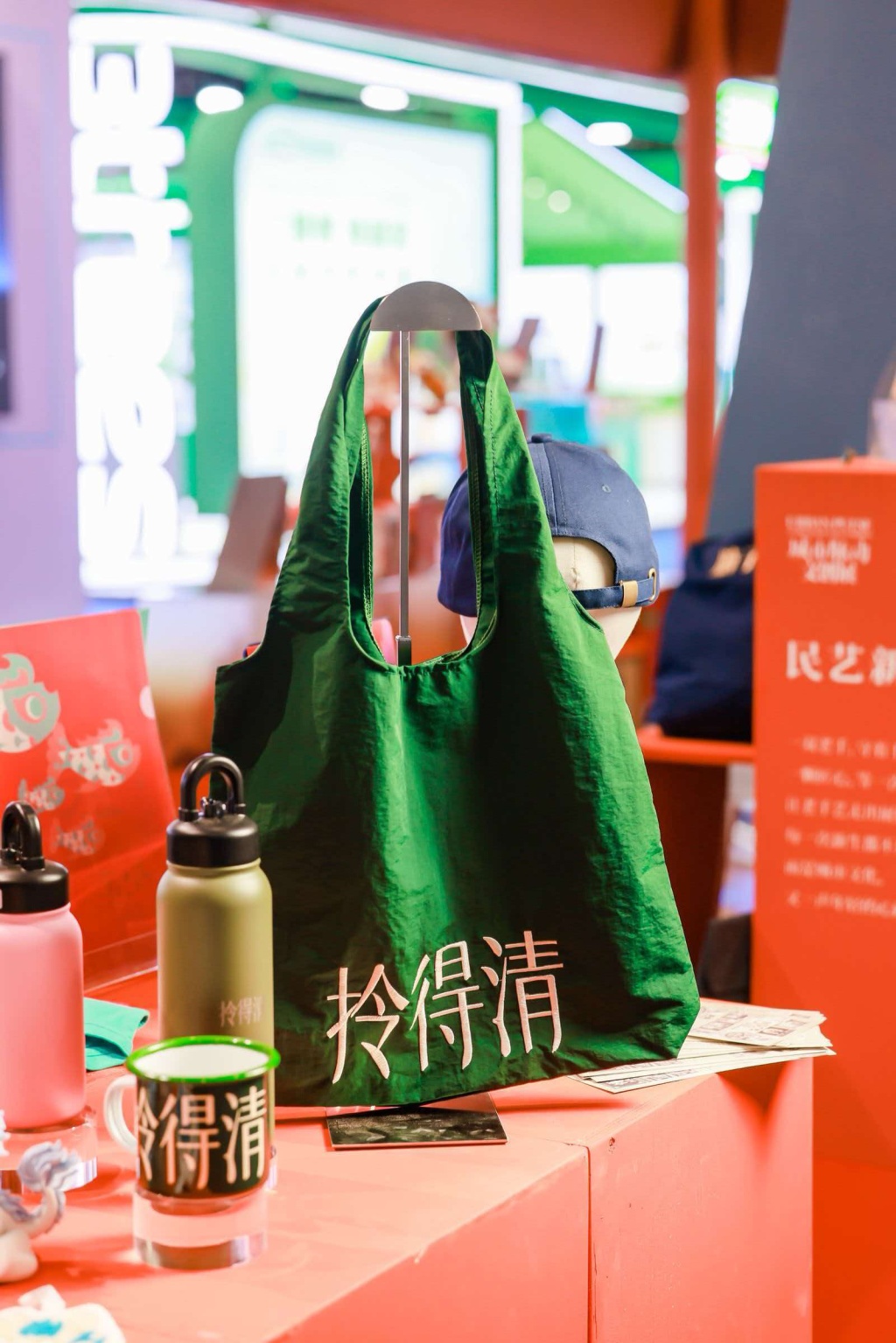 在“城市脉动文创展”上,大学生们为上海设计了怎样的文创IP
