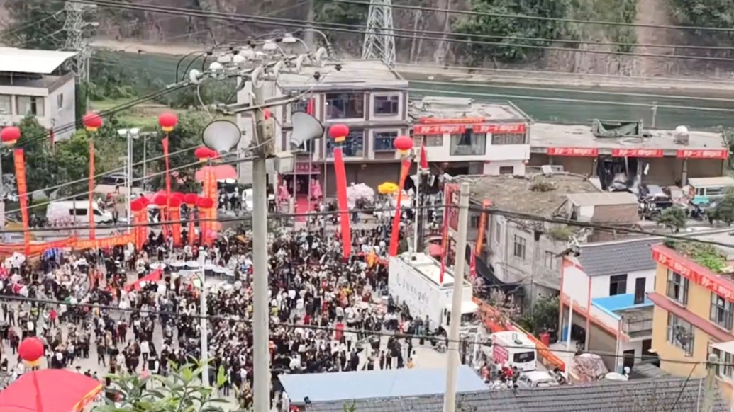 “小小徐”结婚请网友撑场面,当地酒店爆满厨师忙到凌晨