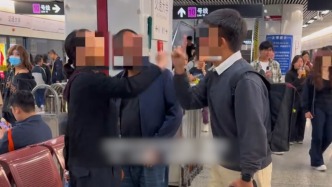 孩童站台就地小便引争执，地铁回应：第一时间劝解，已对家长进行教育