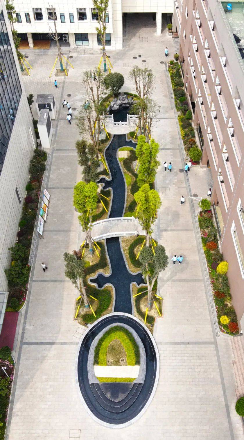 盐道街中学高中部(图源:盐道街中学)4遍植桃李 广育英才筚路蓝缕,盐道