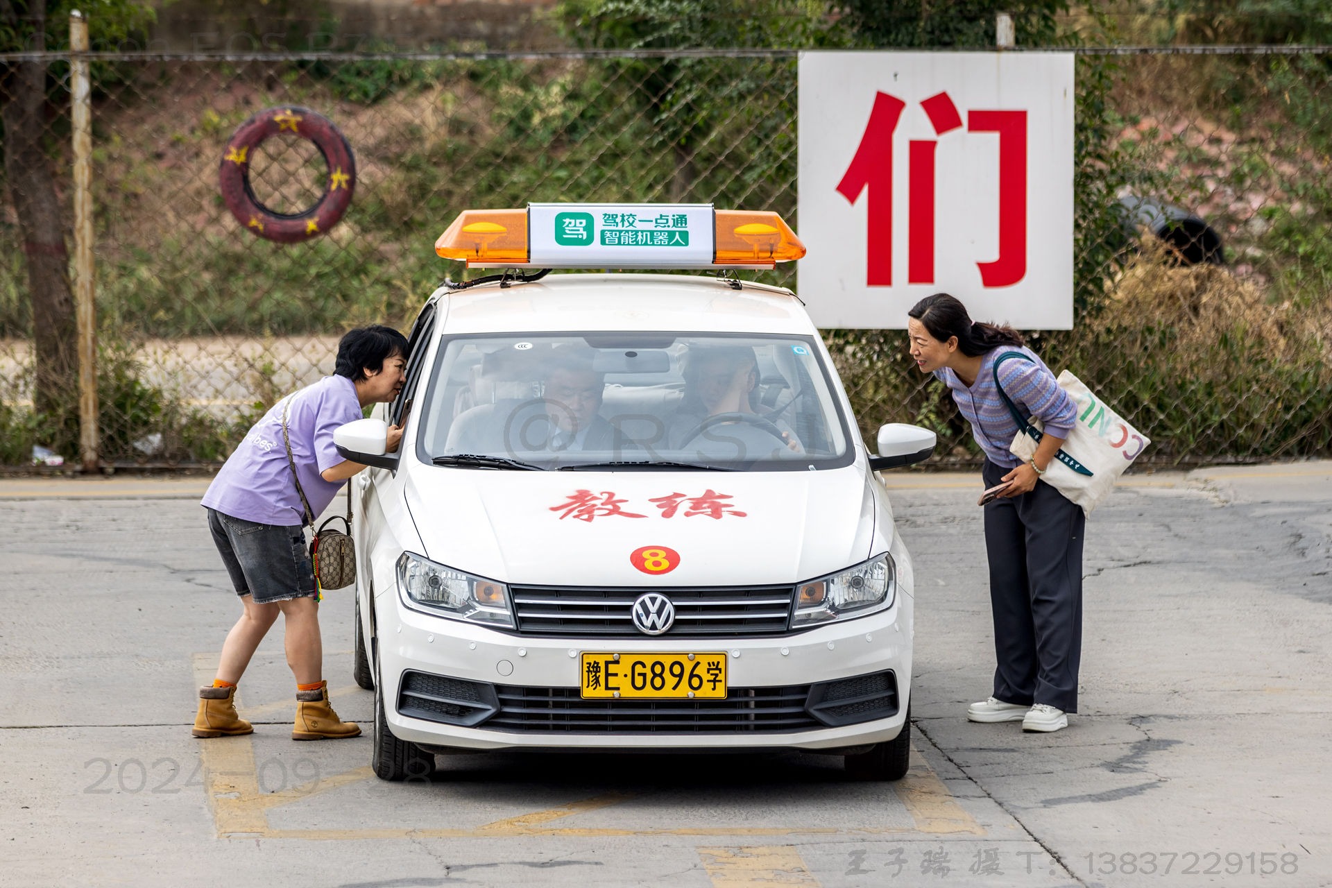 驾校也AI：智能模拟器和机器人教你学开车丨河南滑县