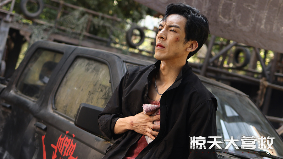 动作电影《惊天大营救》上线,托尼·贾纯正泰拳燃爆银幕