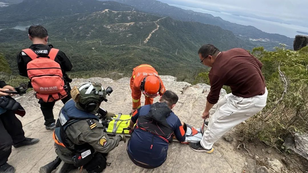 男孩登山坠伤当场昏迷，深圳“空中120”仅用21分钟送医