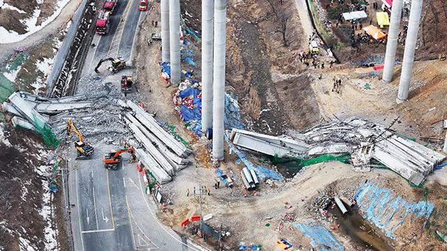 韩国忠清南道高速公路垮塌致4人死亡5人重伤