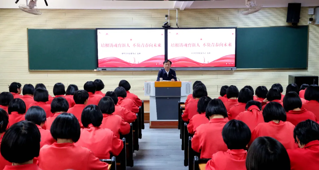 华坪县委书记在华坪女高讲思政课：希望大家深切感受张桂梅老师浇灌出的希望之光