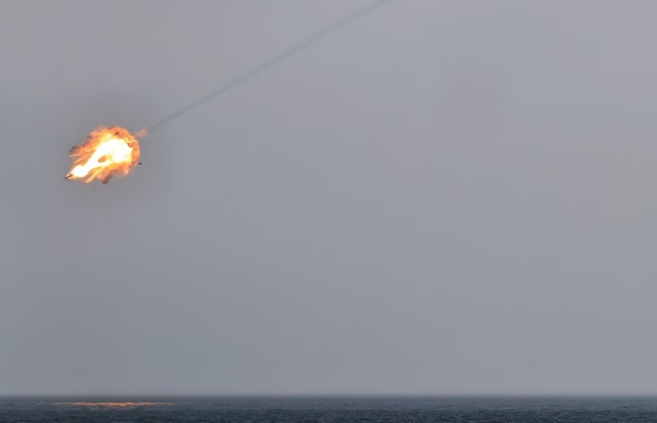 朝鲜对新型防空导弹武器系统进行综合战斗性能检验试射