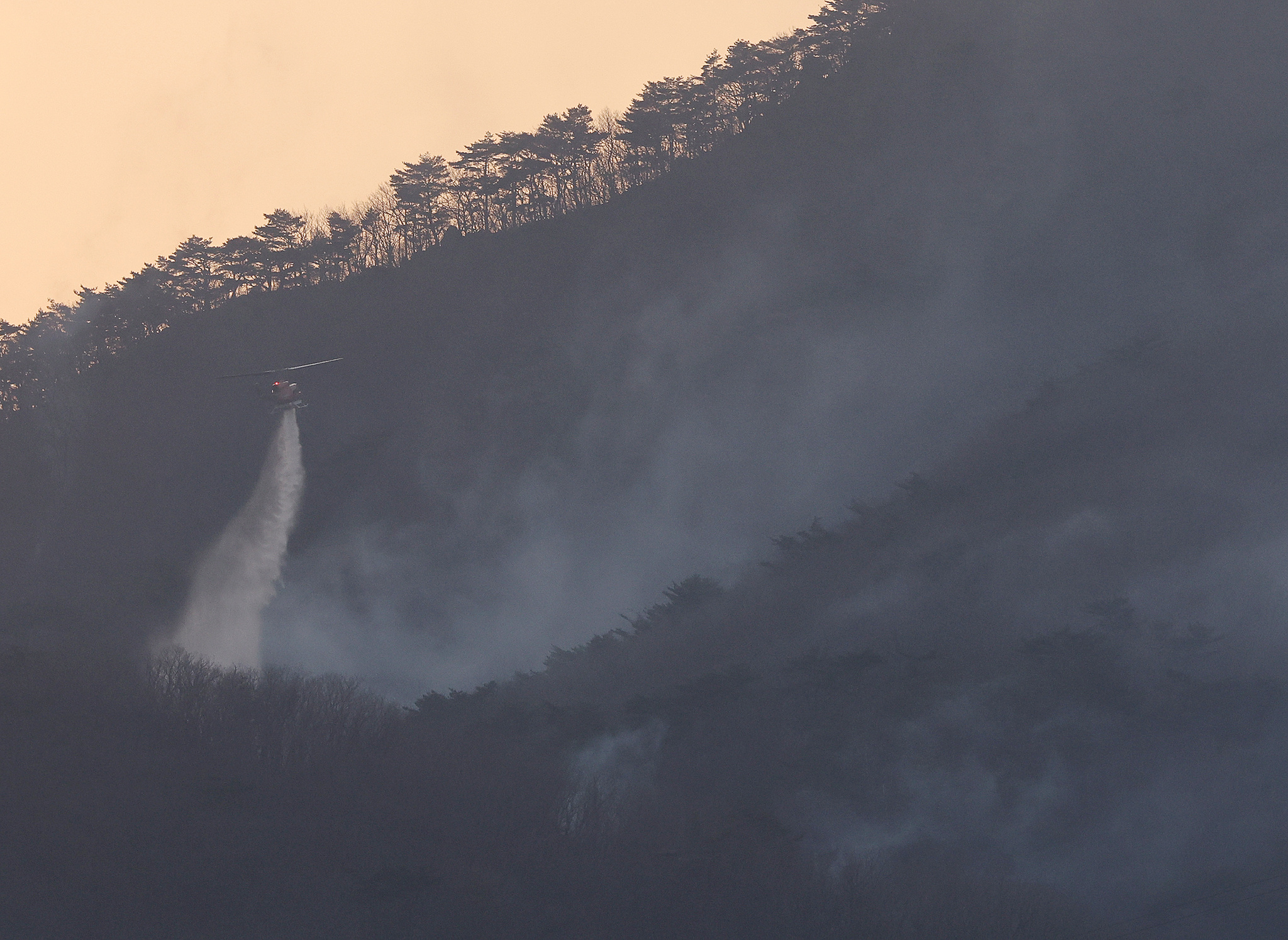 韩国庆尚北道北部地区山火已致12人死亡