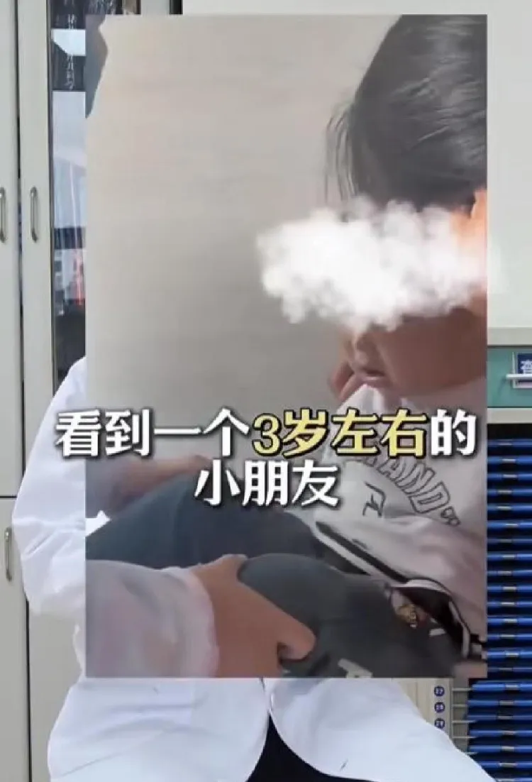 哔哩哔哩:必胜客-浙江医生举报3岁男童疑遭生父虐待，妇联：已跟爷爷奶奶回家