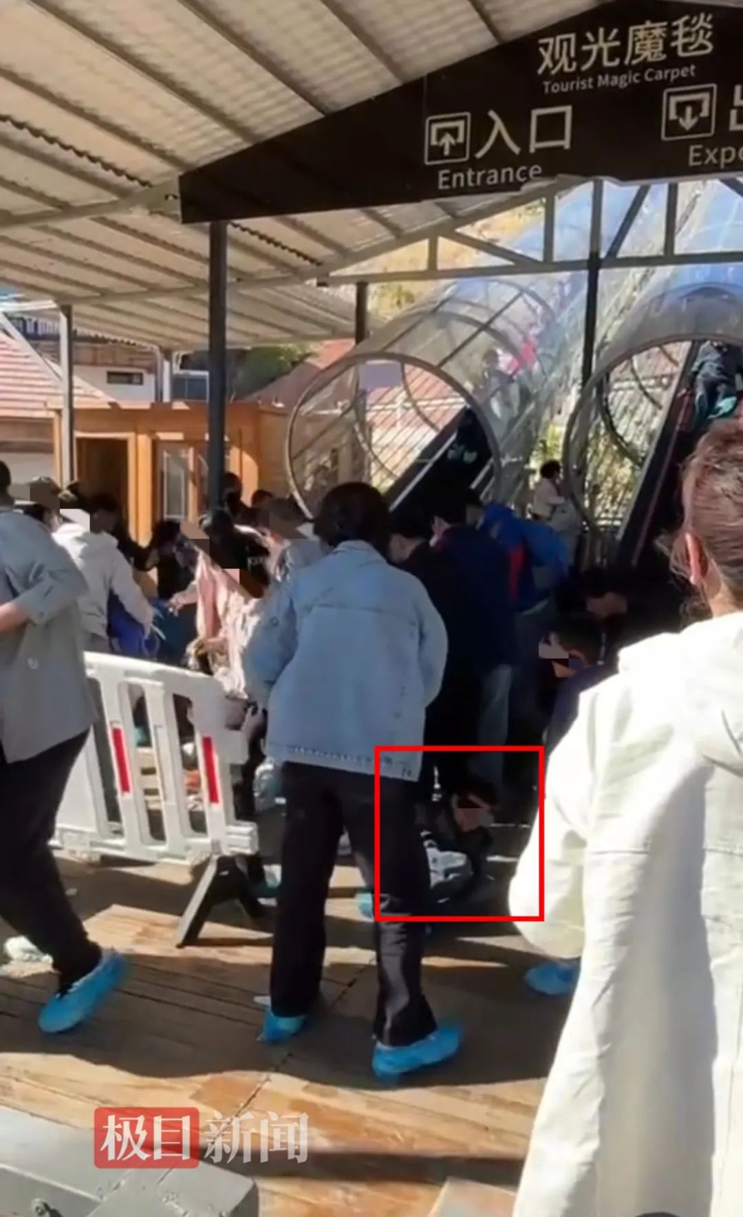 张家口一景区观光魔毯疑失控致游客被甩出，涉事景区改造升级重新开园才3天