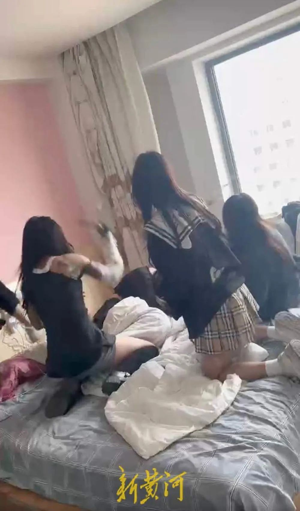 一网红被指涉脱衣殴打霸凌事件，沈阳警方：刑拘1人，处罚5人