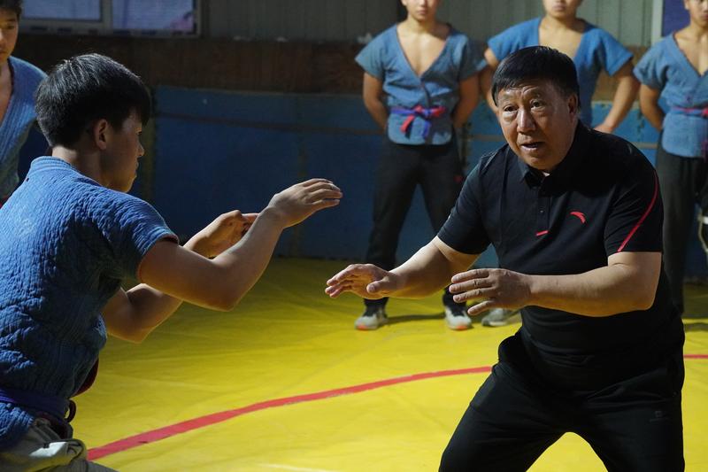 追光|铁皮房、土操场,这有一座“筑梦”摔跤馆