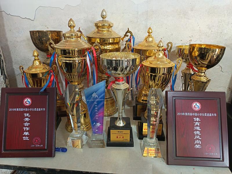 追光|铁皮房、土操场,这有一座“筑梦”摔跤馆